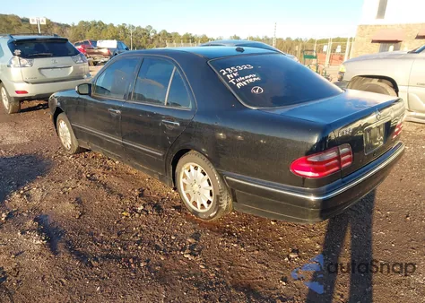2001 Mercedes-Benz E 320 z USA, uszkodzony, nr VIN WDBJF65J51B285323